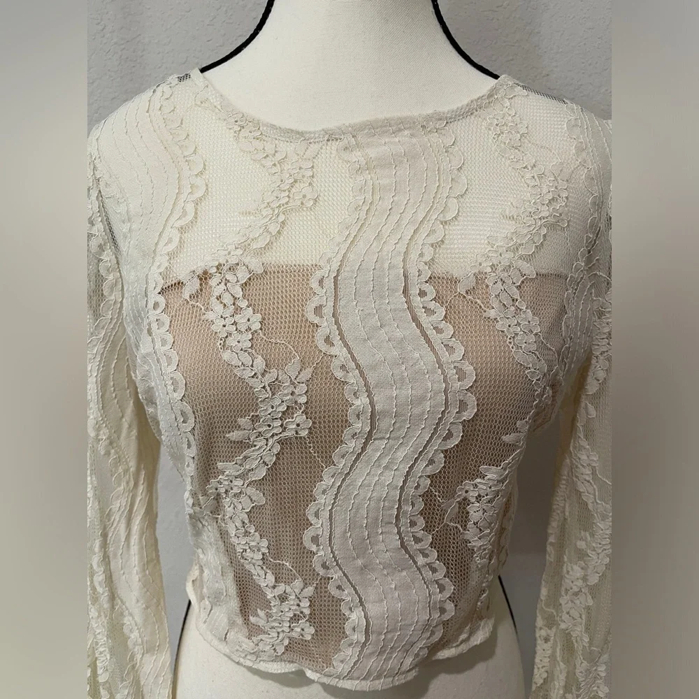 FOREVER 21 Lace Cream Lace Top Size Large